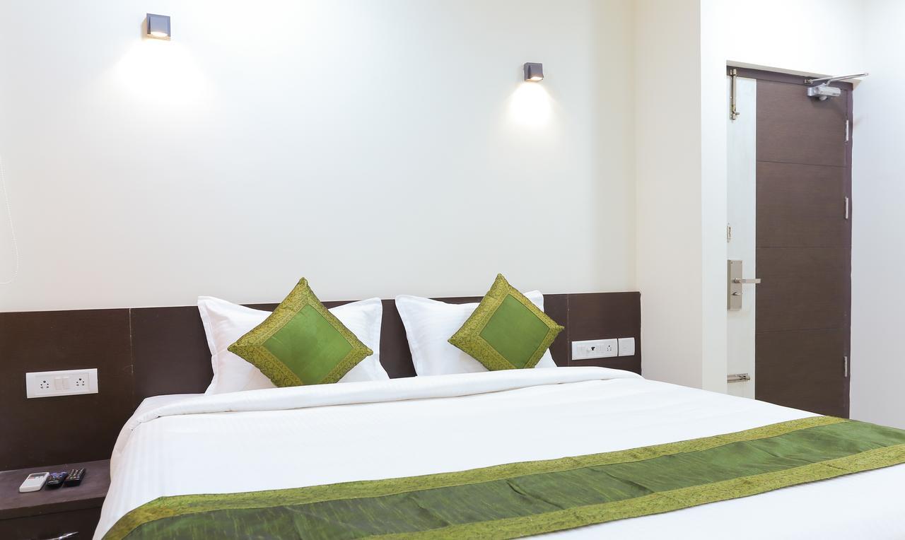 Majestic Inn Chennai Exterior photo