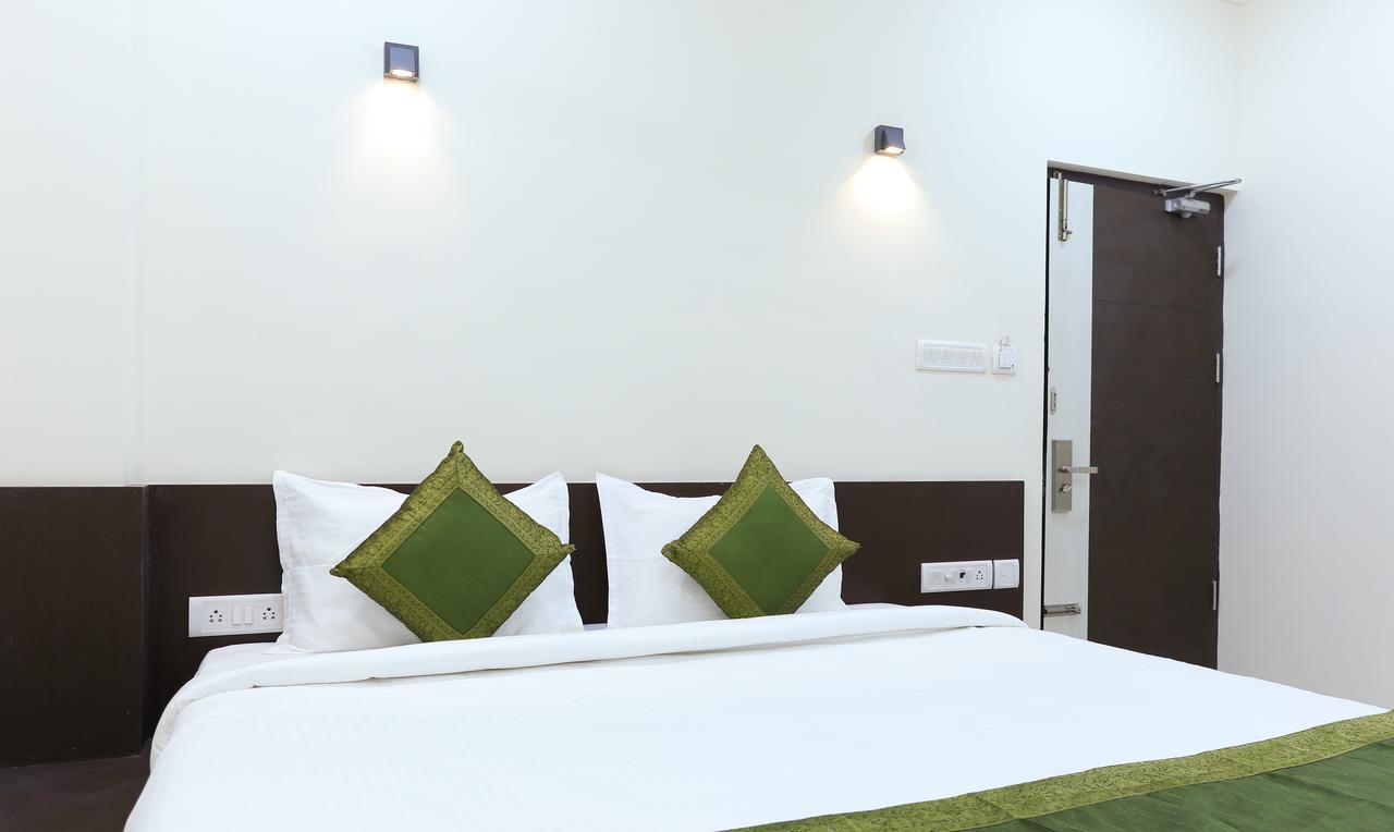 Majestic Inn Chennai Exterior photo