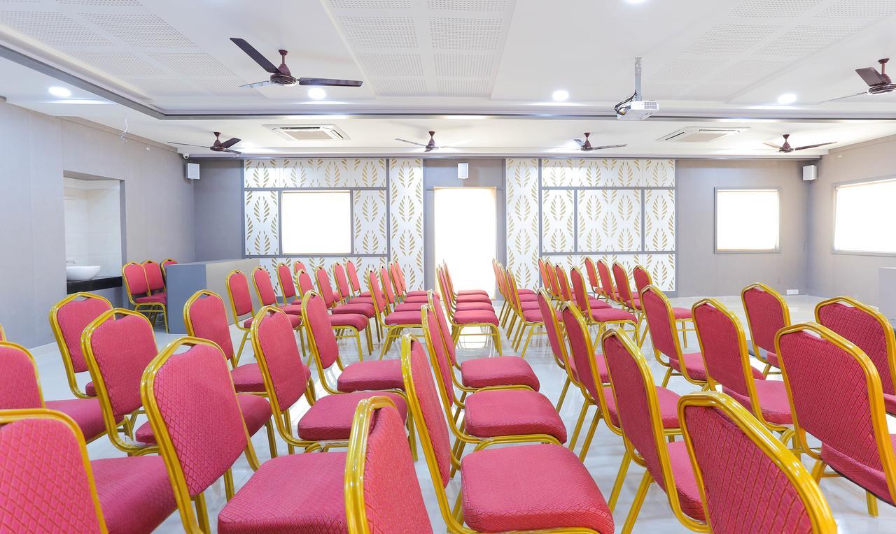 Majestic Inn Chennai Exterior photo